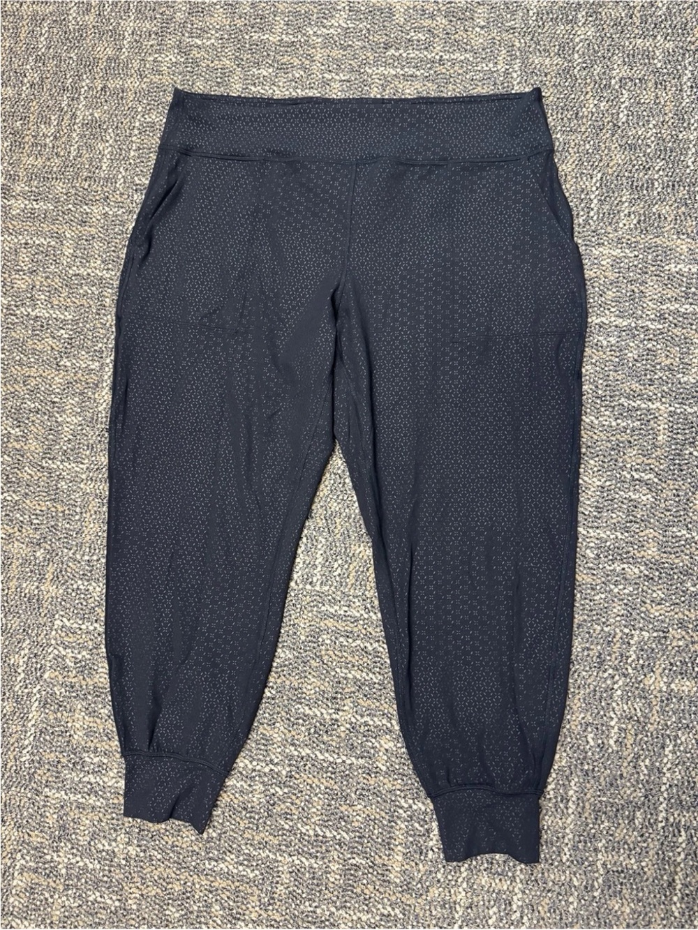 Lululemon Black Geometric Foil Align High Rise Tapered Jogger Size 20
